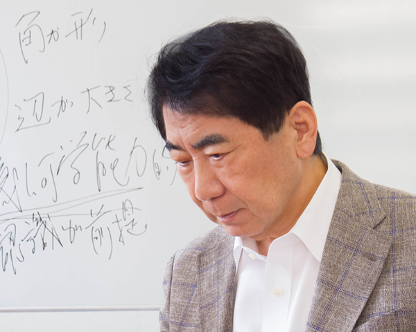 会長 伊藤恭先生について